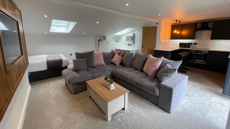 Woodroyd Apartments, room with private jacuzzi, photo 6