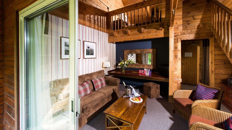 Chevin Country Park Hotel & Spa, room with private jacuzzi, photo 3