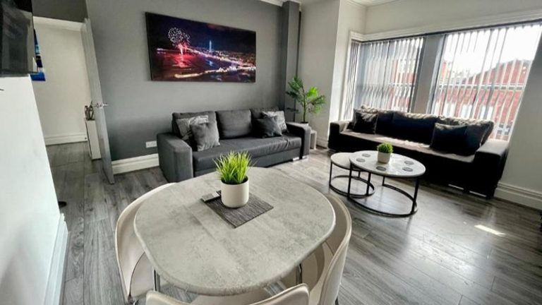 Reads Luxury Jacuzzi Apartments