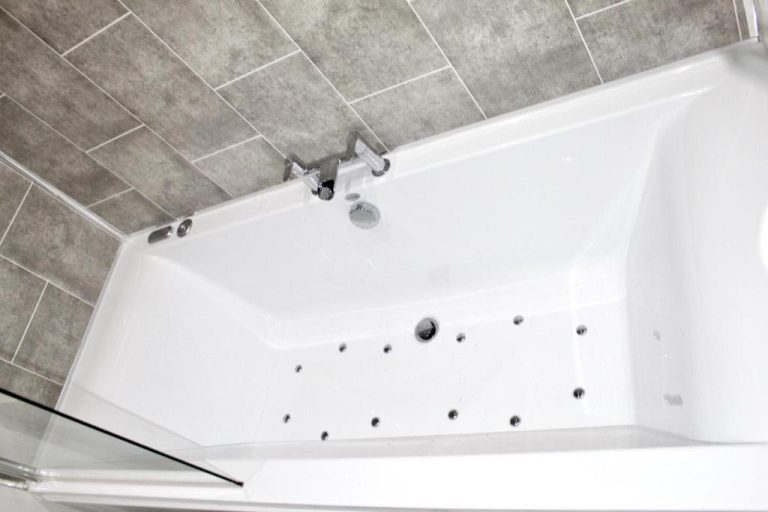Reads Luxury Jacuzzi Apartments