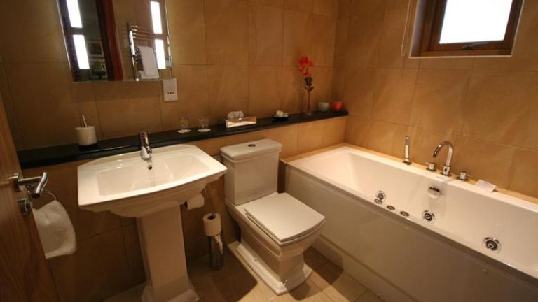 Three Horseshoes Country Inn & Spa