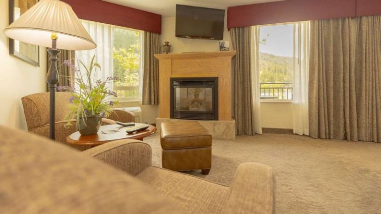 Best Western Lodge At River’s Edge