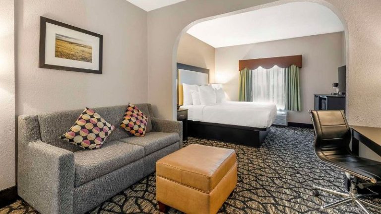 Best Western Plus Des Moines West Inn & Suites