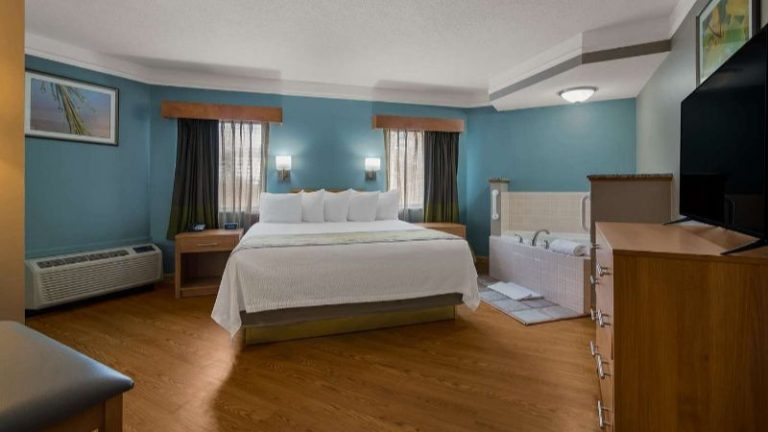 Best Western Plus Executive Court Inn & Conference Center
