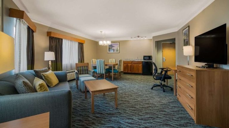 Best Western Plus Executive Court Inn & Conference Center