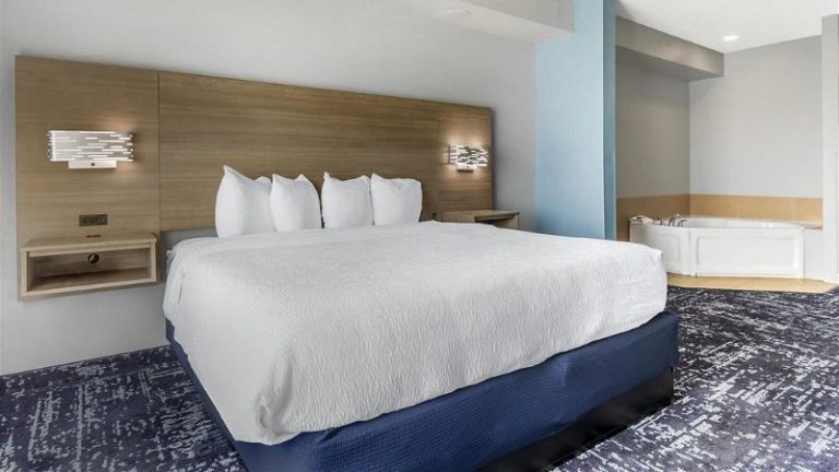 Best Western Plus Fort Worth Forest Hill Inn & Suites