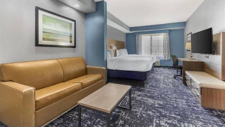 Best Western Plus Fort Worth Forest Hill Inn & Suites