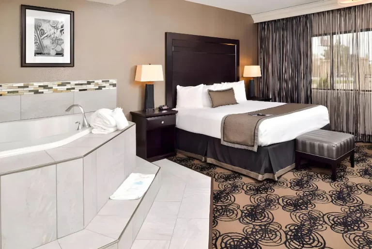 Best Western Plus Midwest Inn