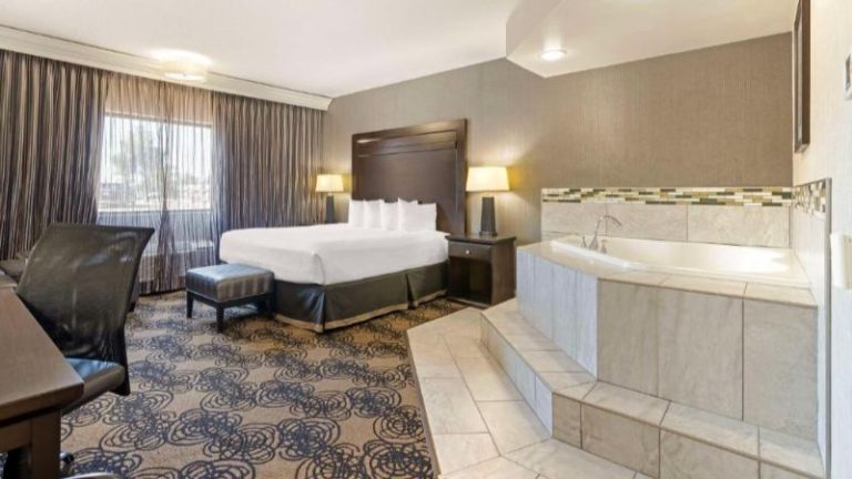 Best Western Plus Midwest Inn