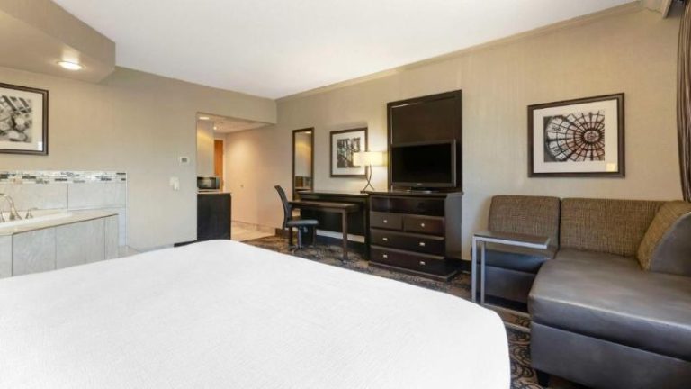 Best Western Plus Midwest Inn