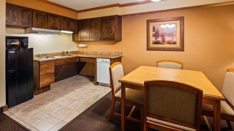 Best Western Plus Sidney Lodge
