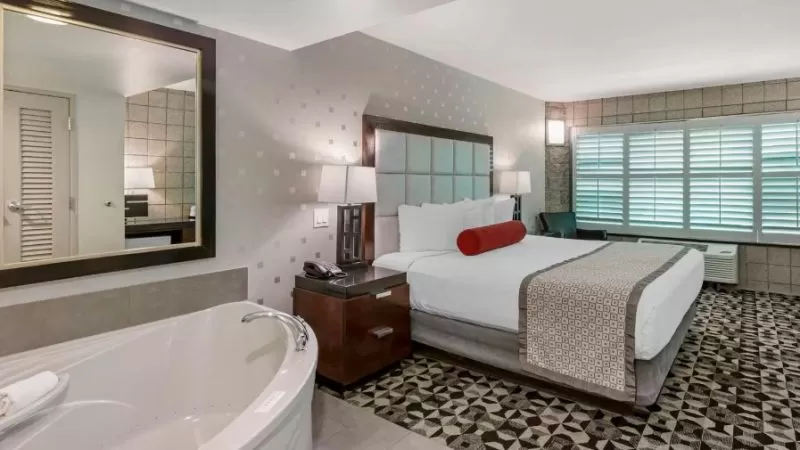 Best Western Plus Sundial - jacuzzi hotel room