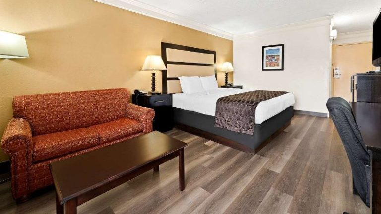 Best Western Riverside Inn