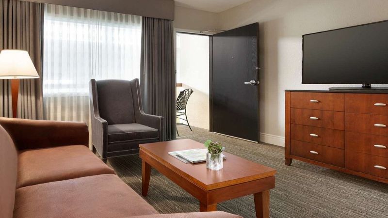 DoubleTree by Hilton Hotel Minneapolis – Park Place, room with private jacuzzi, photo 5