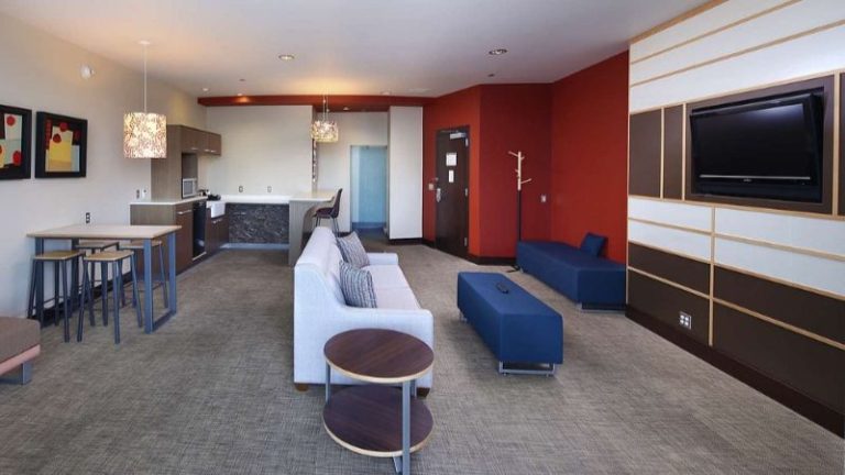 Tulyp, Tapestry Collection by Hilton