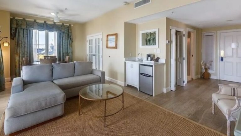 Charleston Harbor Resort & Marina