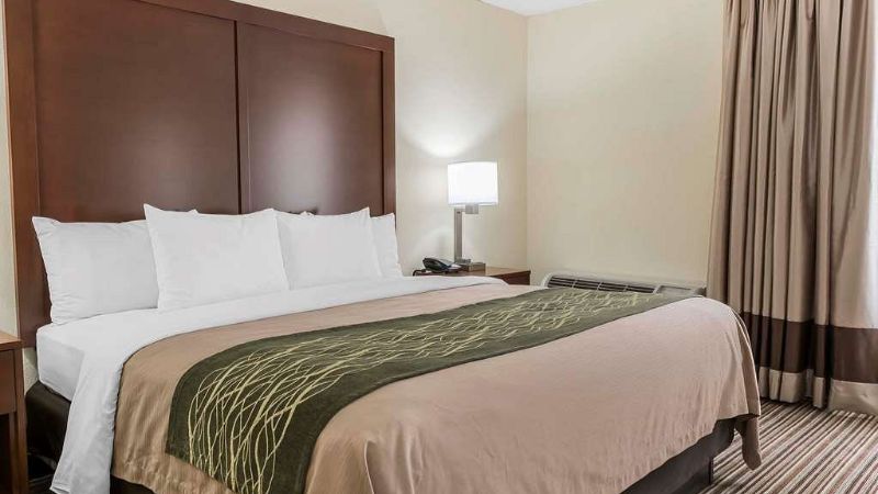 Comfort Inn – Pocono Mountains, room with private jacuzzi, photo 3