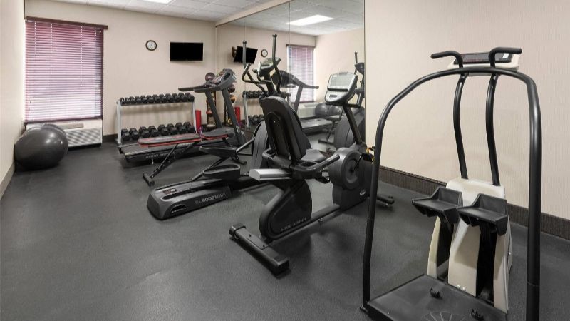 Days Inn by Wyndham Blairsville, room with private jacuzzi, photo 6