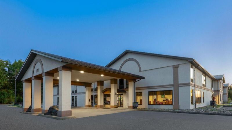 Days Inn by Wyndham Blairsville, room with private jacuzzi, photo 7