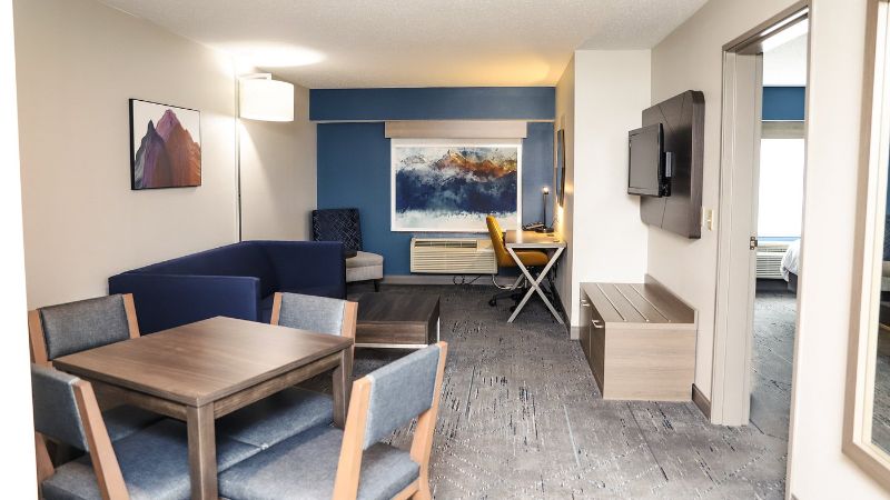 Holiday Inn Express & Suites Donegal, an IHG hotel, room with private jacuzzi, photo 4
