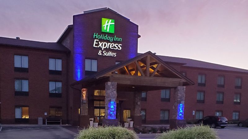 Holiday Inn Express & Suites Donegal, an IHG hotel, room with private jacuzzi, photo 5