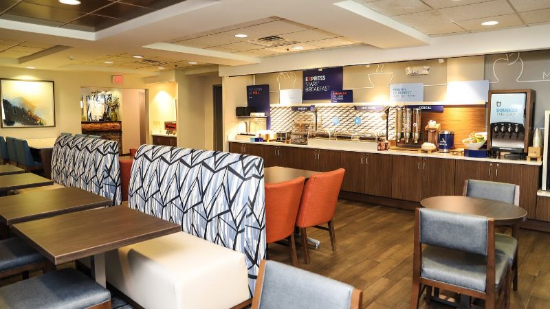 Holiday Inn Express & Suites Donegal, an IHG hotel, room with private jacuzzi, photo 8