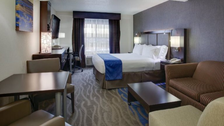 Holiday Inn Express & Suites Meadowlands Area, an IHG hotel