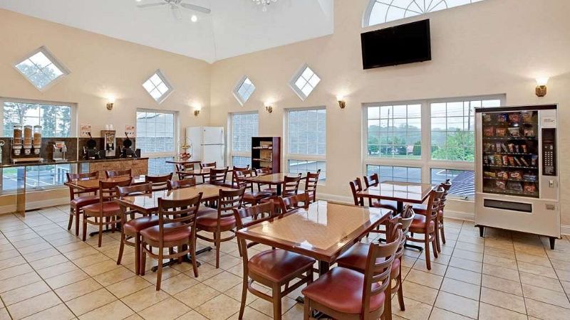 Howard Johnson by Wyndham Blackwood Near Philadelphia, room with private jacuzzi, photo 6