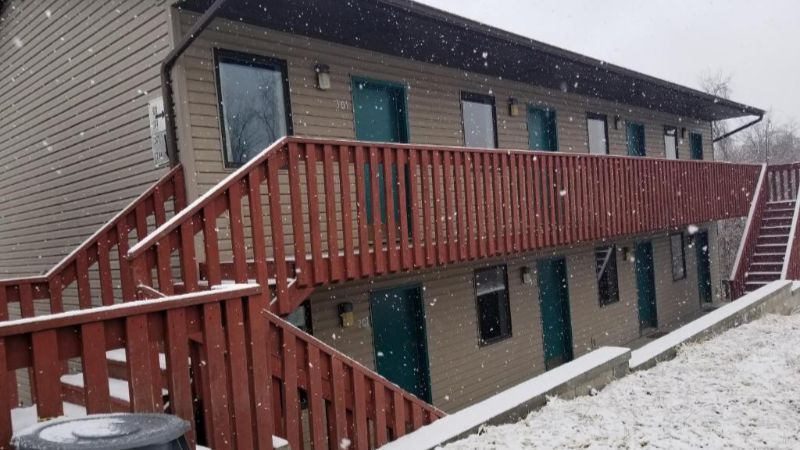 Perry-O Inn & Suites, room with private jacuzzi, photo 7