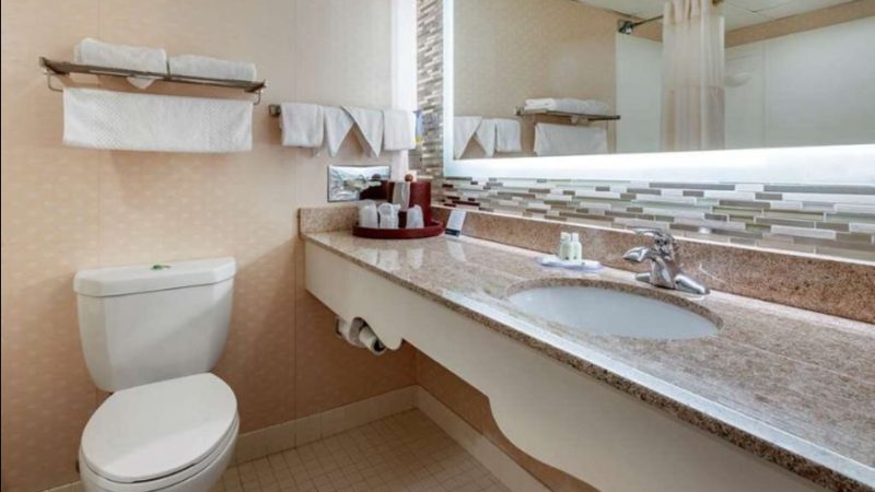 Quality Inn Montgomeryville-Philadelphia, room with private jacuzzi, photo 2