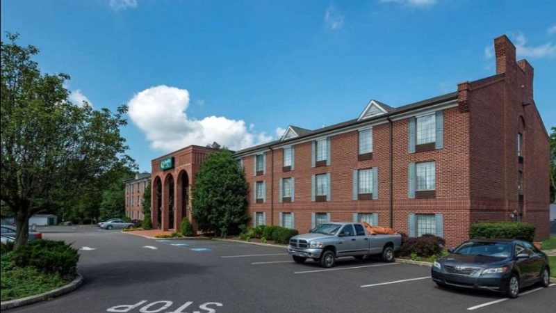 Quality Inn Montgomeryville-Philadelphia, room with private jacuzzi, photo 8