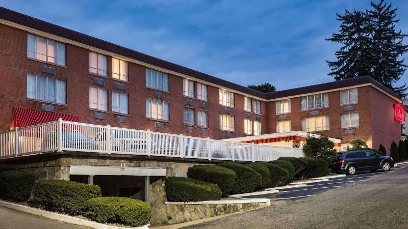 Ramada by Wyndham Ligonier, room with private jacuzzi, photo 7