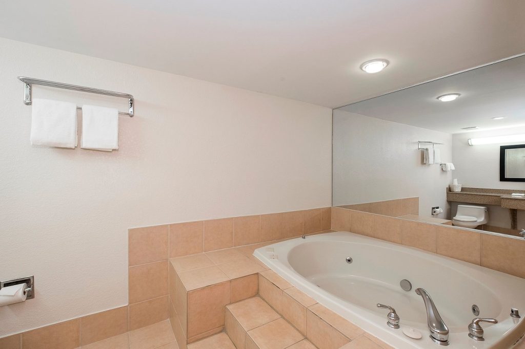 Red Roof Inn & Suites Mt Holly
