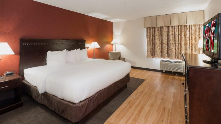 Red Roof Inn & Suites Mt Holly