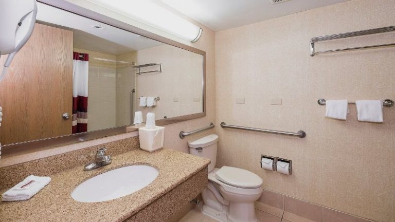 Red Roof Inn & Suites Mt Holly
