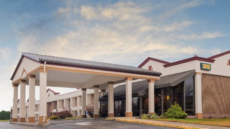 Red Roof Inn & Suites Mt Holly