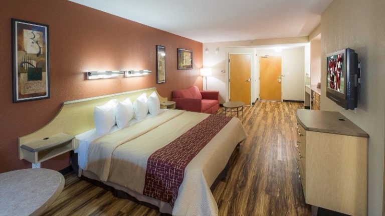 Red Roof Inn & Suites Philadelphia – Bellmawr