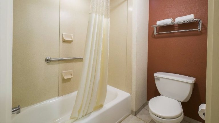 Red Roof Inn & Suites Philadelphia – Bellmawr