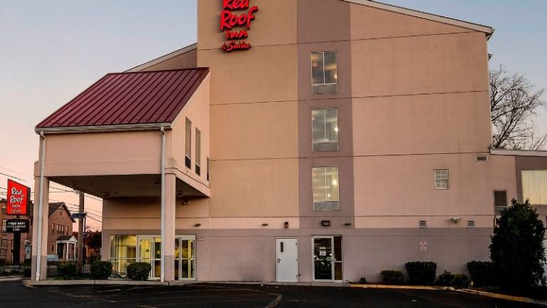 Red Roof Inn & Suites Philadelphia – Bellmawr