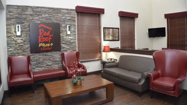 Red Roof PLUS+ & Suites Chattanooga – Downtown