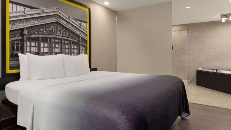 Super 8 by Wyndham Meadowlands