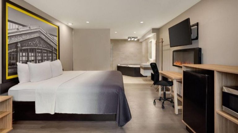 Super 8 by Wyndham Meadowlands