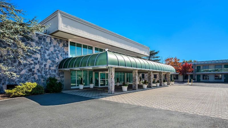 SureStay Plus By Best Western Brandywine Valley, room with private jacuzzi, photo 4