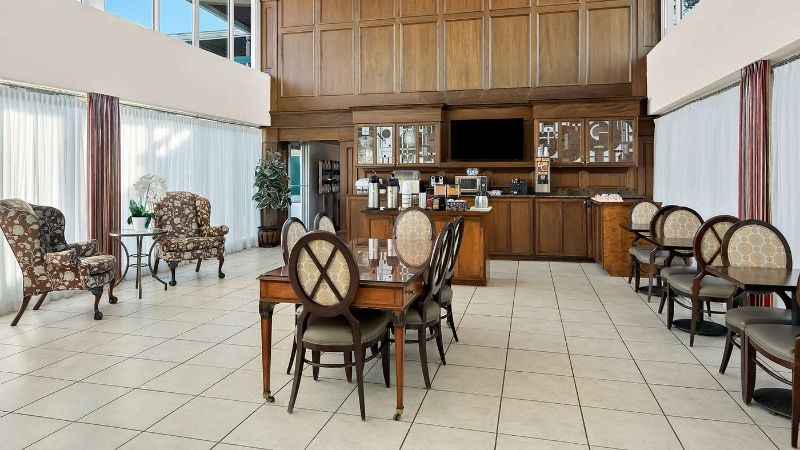 SureStay Plus By Best Western Brandywine Valley, room with private jacuzzi, photo 6