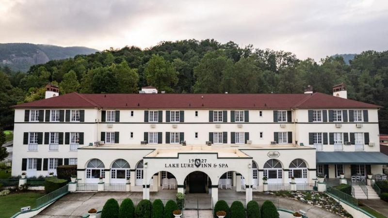 The 1927 Lake Lure Inn and Spa, room with private jacuzzi, photo 6