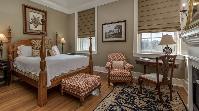 The Firehouse Inn, room with private jacuzzi, photo 2