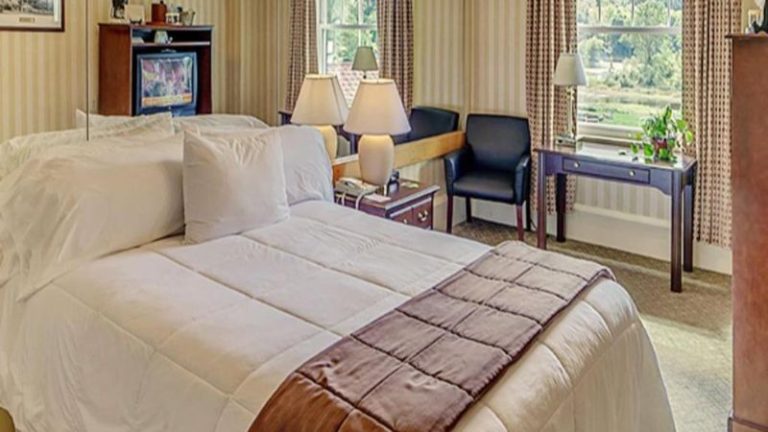 The Shawnee Inn and Golf Resort