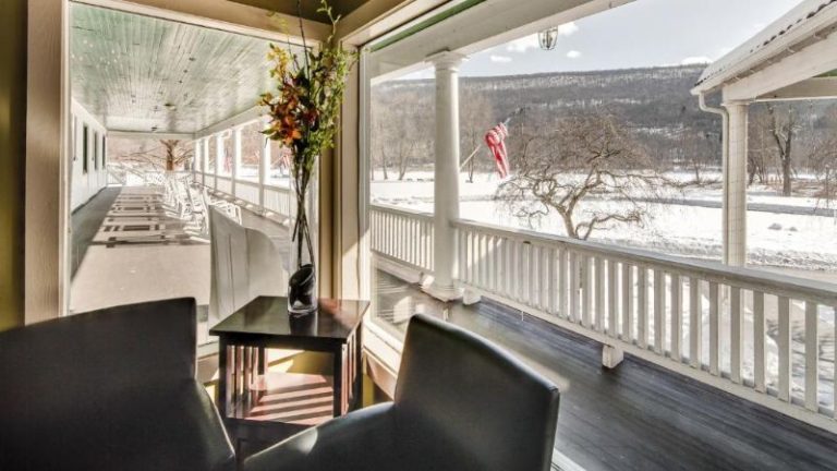 The Shawnee Inn and Golf Resort