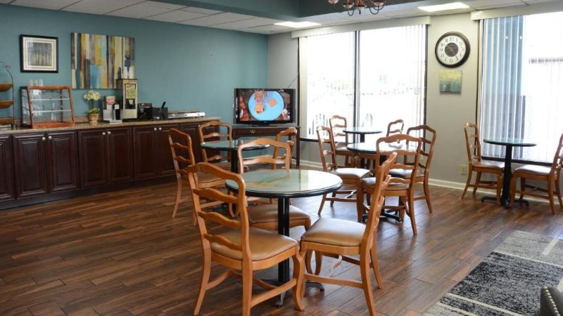 Clarksville Inn, room with private jacuzzi, photo 7