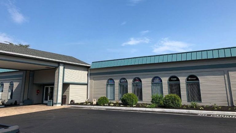 Whaler Inn & Suites
